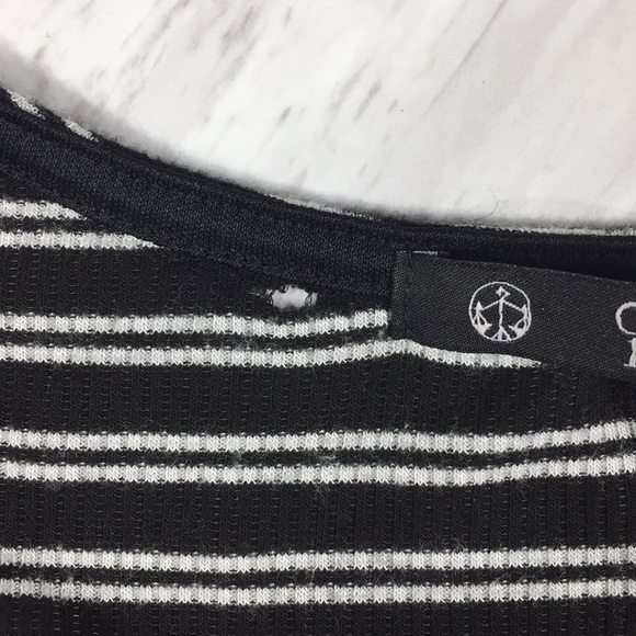 ⭐️ L COIN 1804 B&W STRIPED DRESS (SMALL DAMAGE) - Picture 4 of 5